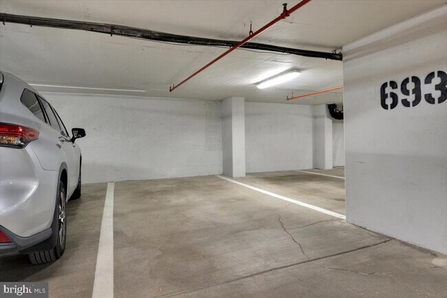 Building Photo - 309 Yoakum Pkwy