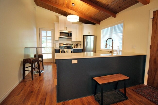 Building Photo - 11330 SW Tigard St