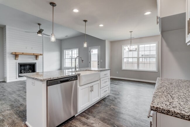 Building Photo - Beautiful, brand-new, 3-bedroom, 2-bath home in Nixa with a 3-car garage.