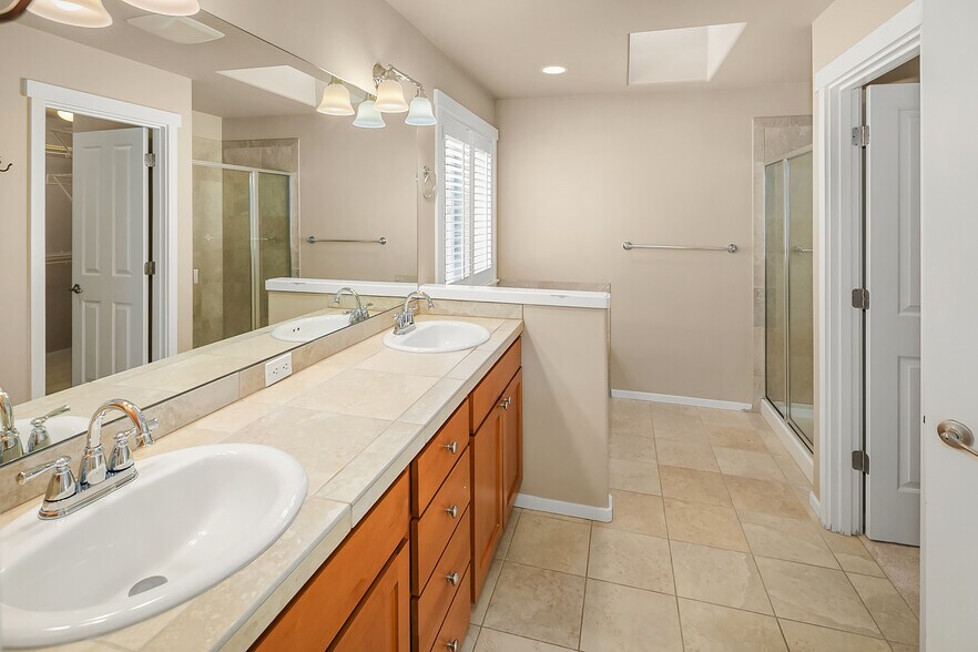 Building Photo - 3479 NE Monterey Ln