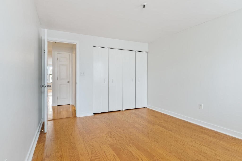 Building Photo - 122 Tudor St
