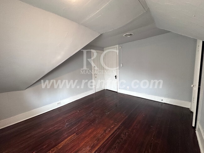 Building Photo - 1501 Walnut-