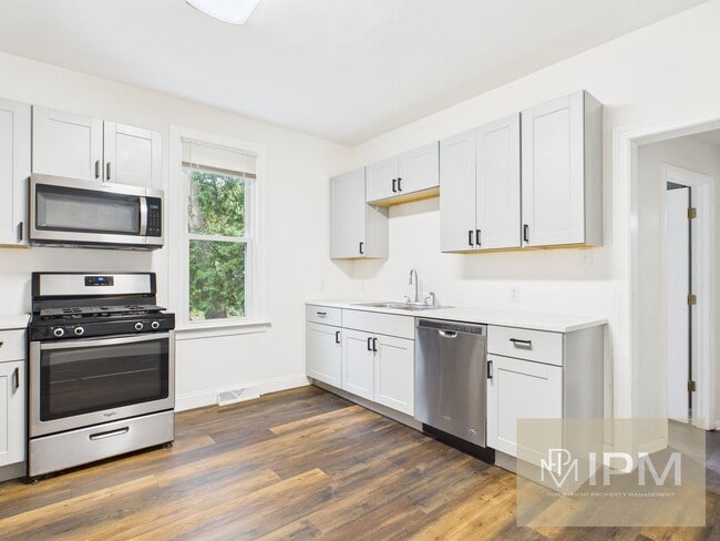 Building Photo - 1/2 OFF 1st Months' Rent! Available Now! 3...