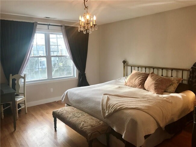 Building Photo - 9 Marshall Ln