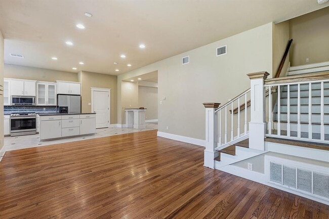 Building Photo - 1305 Cometa St