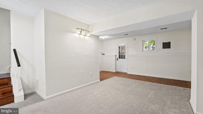 Building Photo - This stunning 3-bedroom, 2-bathroom interior townhome is sure to impress.