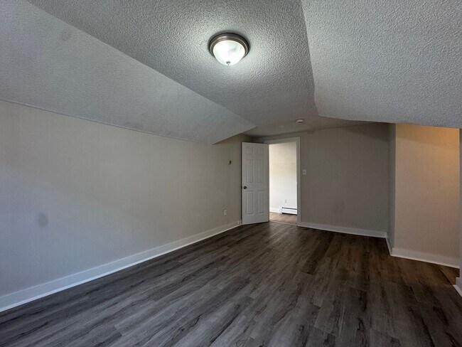 Building Photo - 312 Davenport Ave