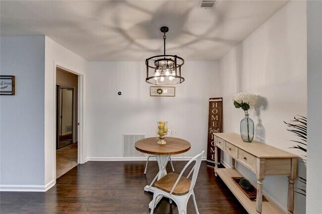 Building Photo - 2 Bedroom 2 Bath in Buckhead