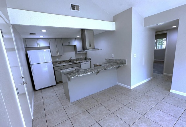 Building Photo - Beautiful 2/2 Duplex in Citrus Heights!