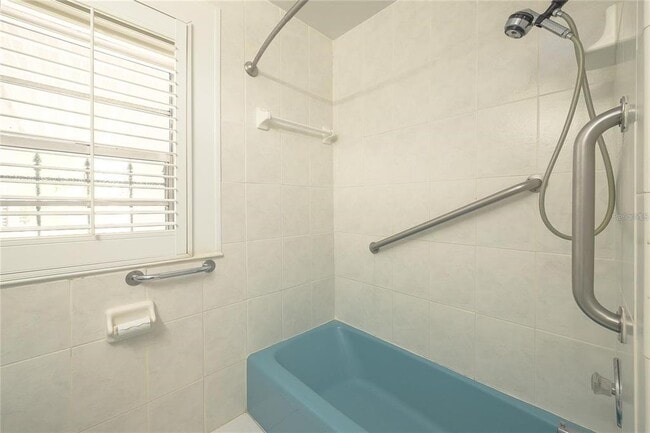 Building Photo - 1621 Sunnyside Dr