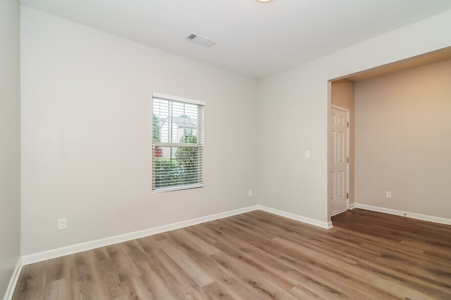 Building Photo - 167 Aberdeen Way