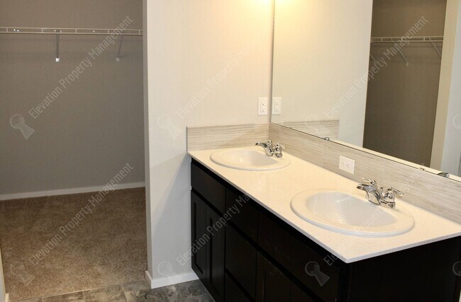 Building Photo - Home in Desirable Stone Creek – Close to t...