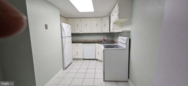 Building Photo - 3213 Forest Ln