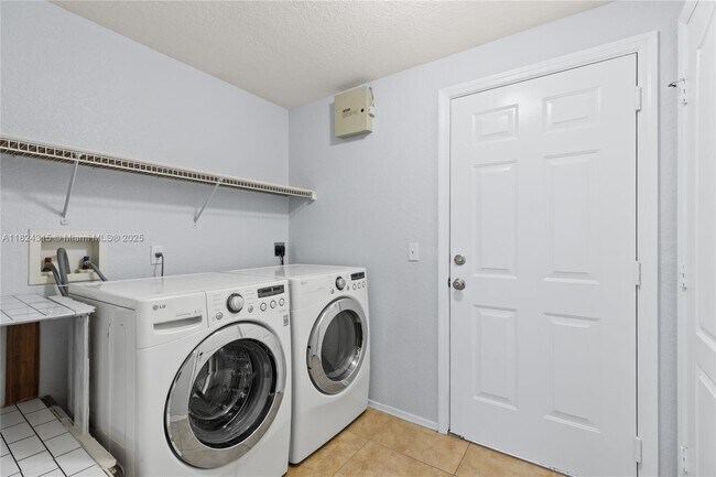 Building Photo - 1309 Belmont Pl