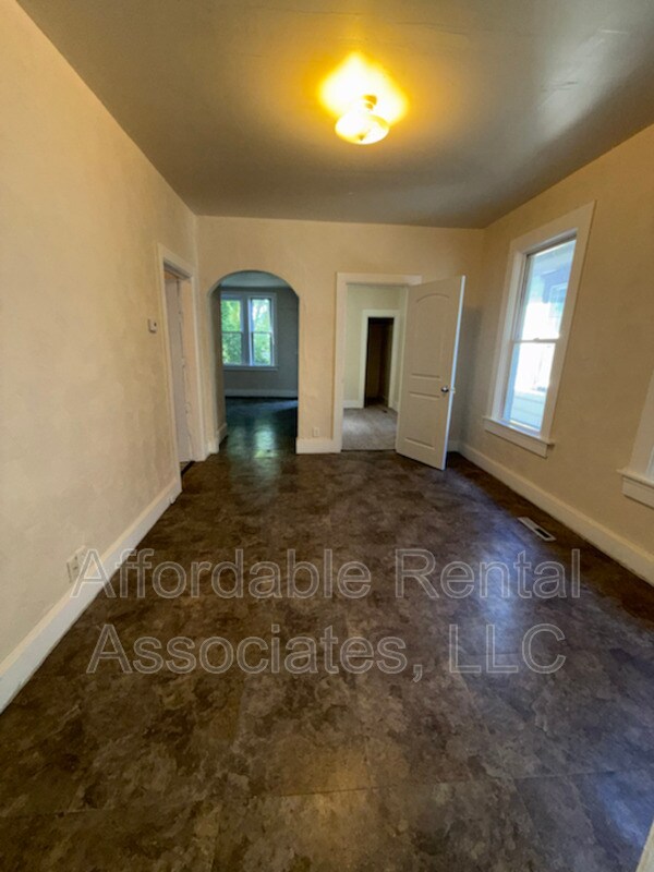 Building Photo - 1306 W Scott St