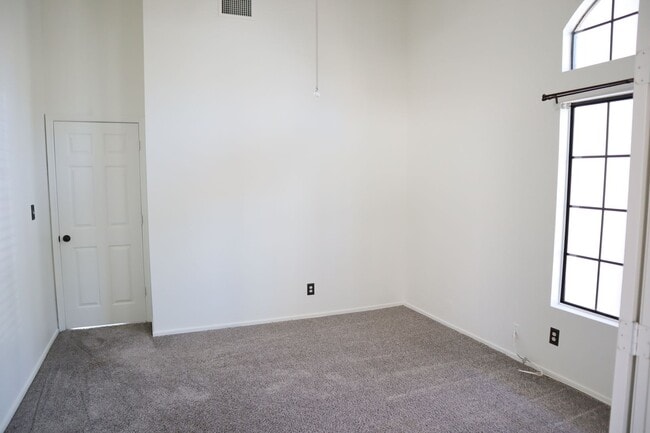 Building Photo - A Home You Have To See To Believe!!!