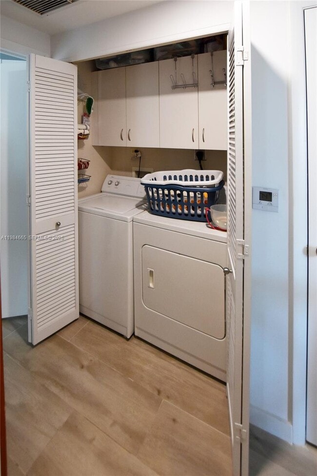 Building Photo - 801 Brickell Key Blvd