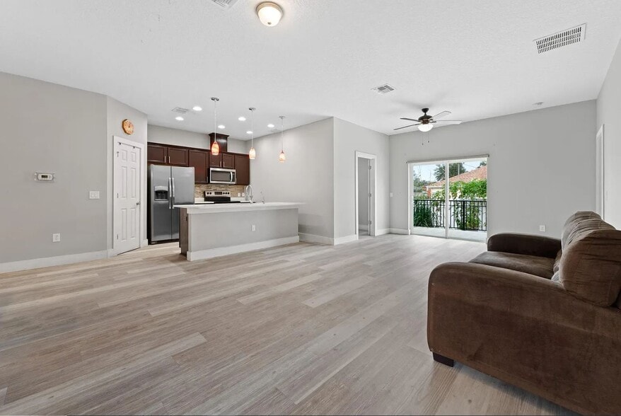 Building Photo - 450 Flamingo Ct