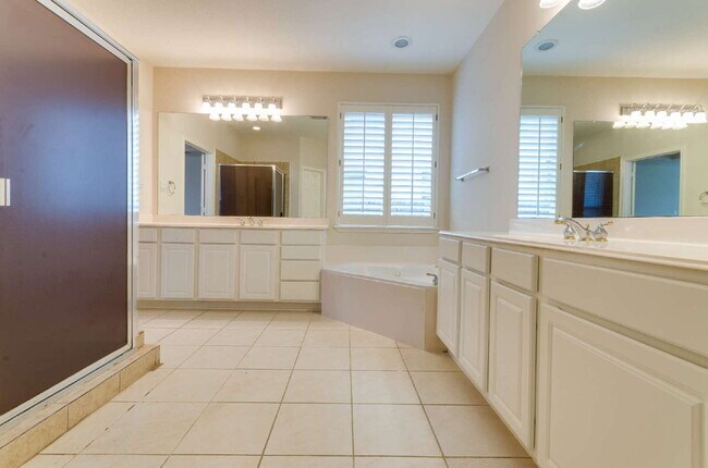Building Photo - Spacious 5-Bedroom Home in Brazos Landing!