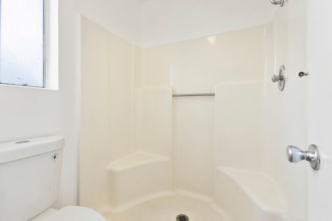 Building Photo - 1992 W Oakland Ave