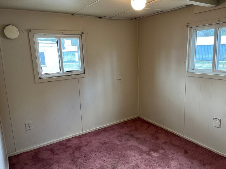Building Photo - 1130 MT-135
