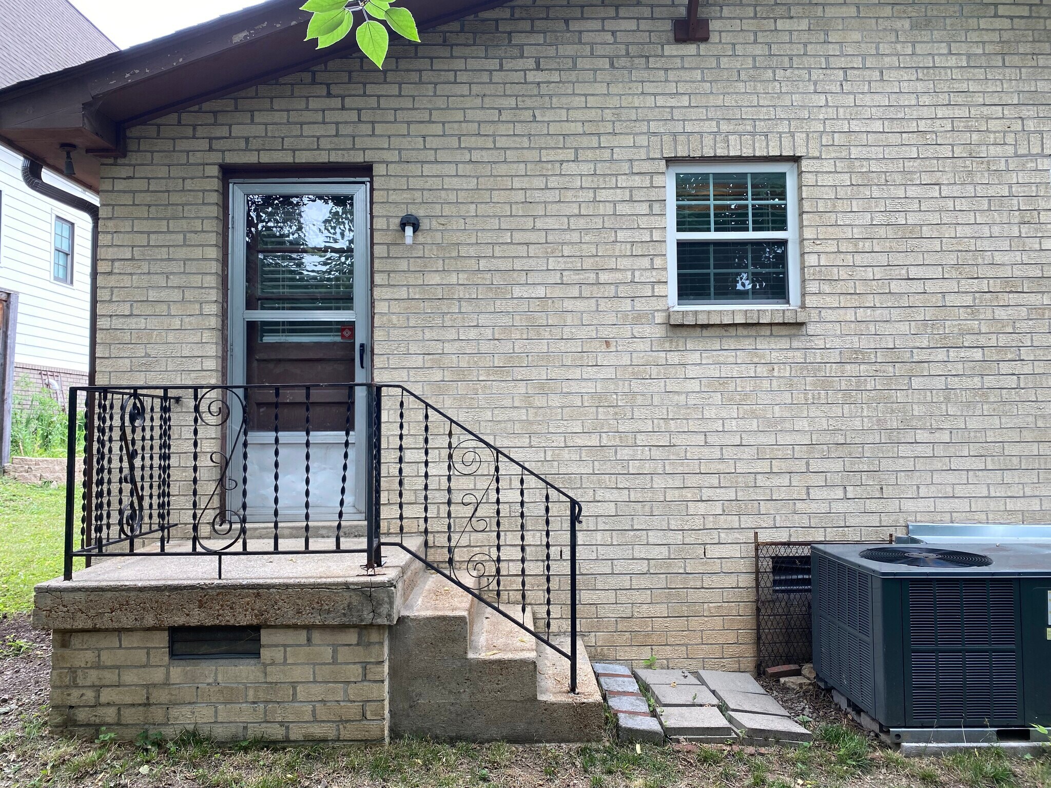 The back entrance from the back yard. - 1003 Lawrence Ave