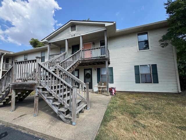 Building Photo - 705 W Washington Ave