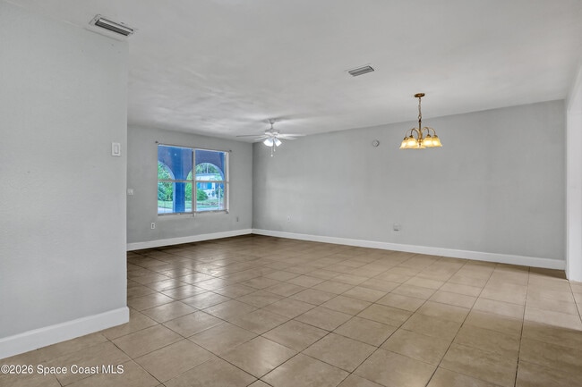 Building Photo - 807 Hillsdale Dr