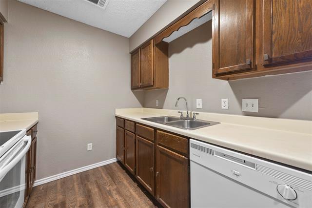 Building Photo - 319 SE 3rd St