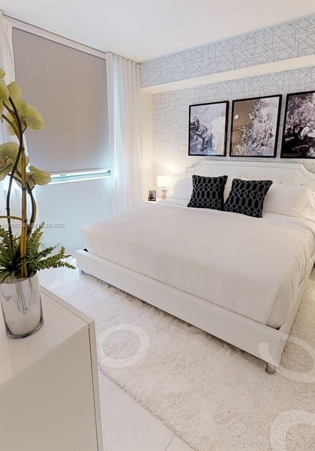 Building Photo - 301 Altara Ave