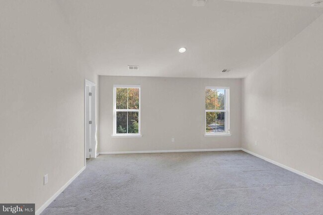 Building Photo - 29 Beachwood Dr