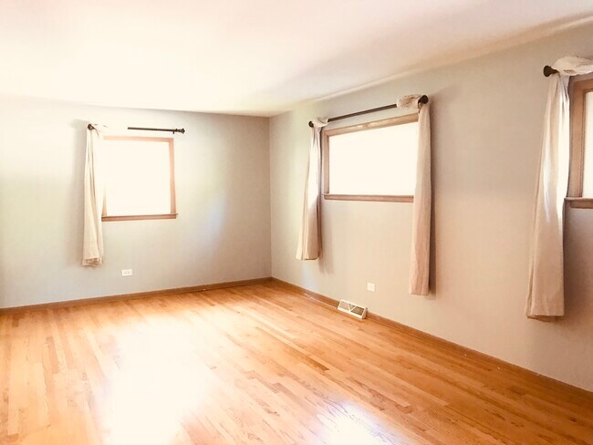 Building Photo - 724 Burning Tree Ln