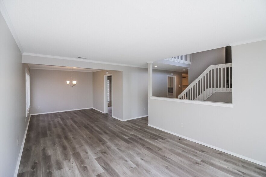 Building Photo - 399 Reksten Cove