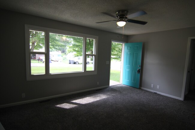 Building Photo - 3 Bedroom Pet Friendly Home For Rent Near ...