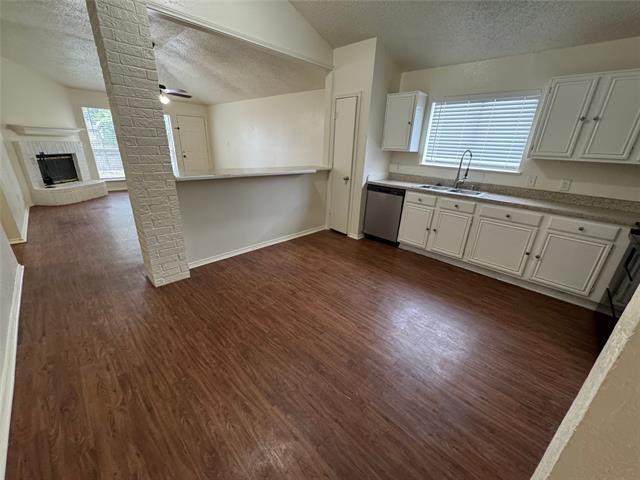 Building Photo - 4024 Periwinkle Dr