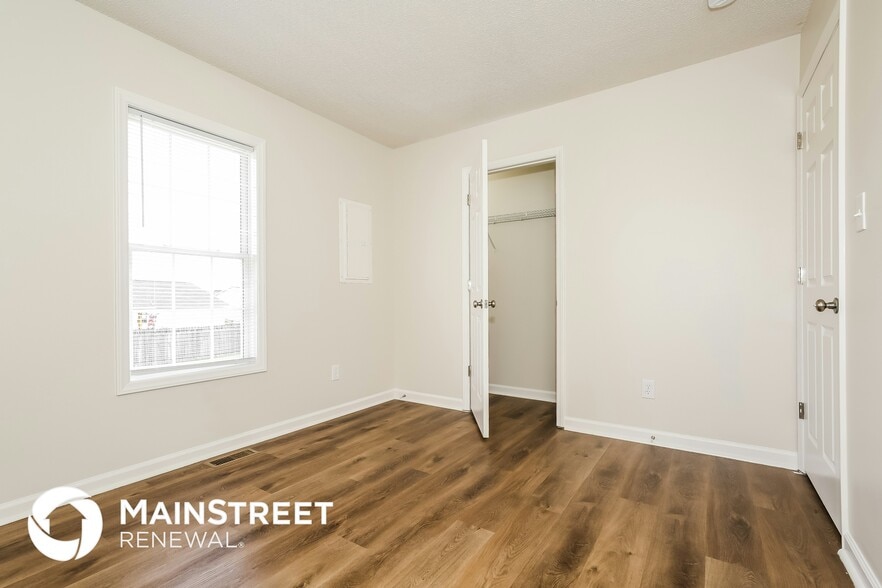 Building Photo - 2 Big Buck Ct