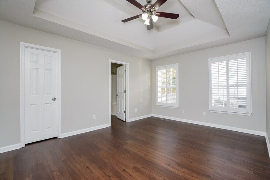 Building Photo - 524 Summit Way