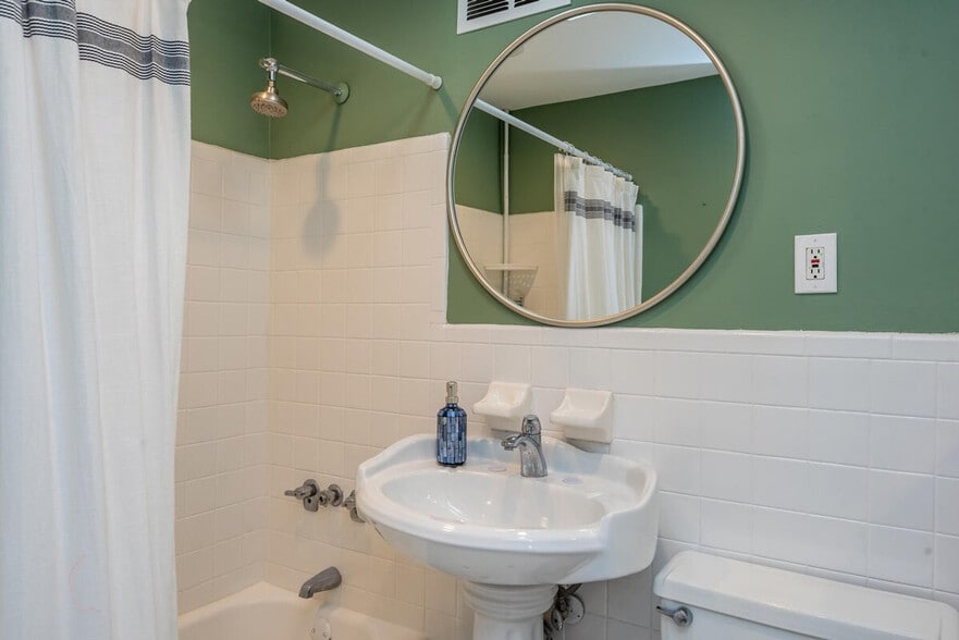 Building Photo - 215 Piedmont Ave NE