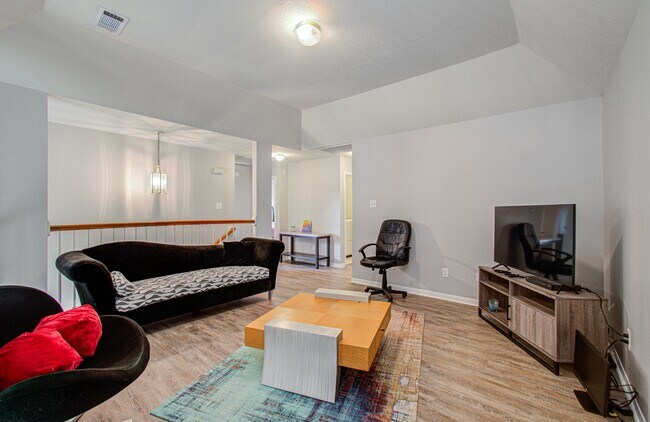 Building Photo - 3043 W Hampton Dr