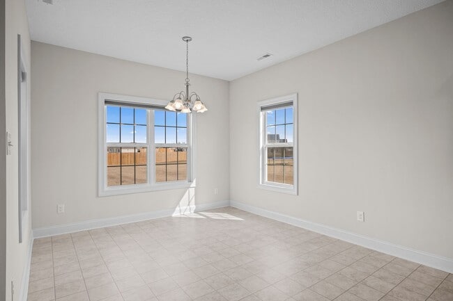 Building Photo - 505 E Black Water Ln