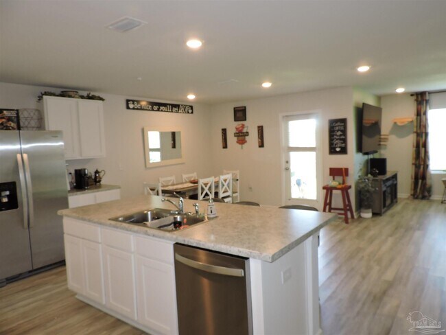 Building Photo - 5903 Laurel Oak Dr