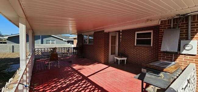 Building Photo - Gorgeous 3 bedroom, 2 bath home Available 4/17