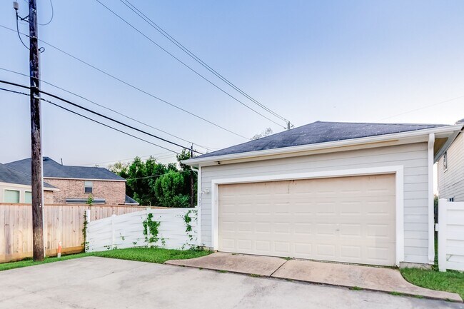 Building Photo - 1703 Nichole Woods Dr