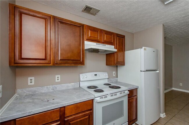 Building Photo - 10104 Fairington Ridge Cir