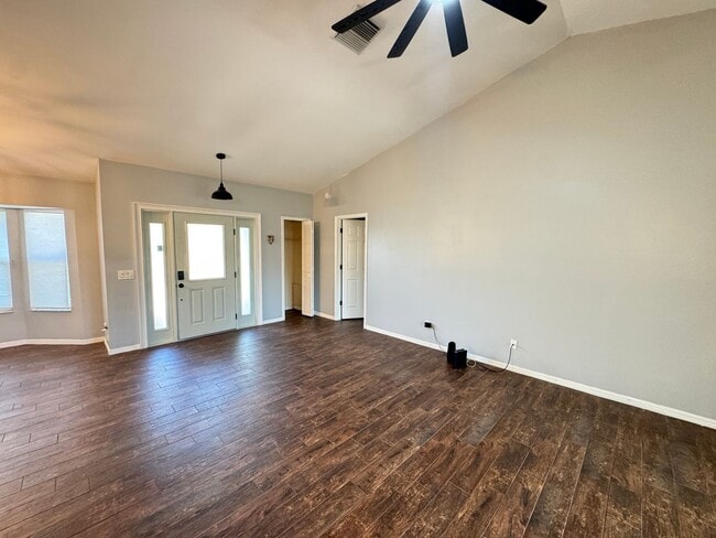 Building Photo - Your Dream Home Awaits! MASSIVE Backyard! ...