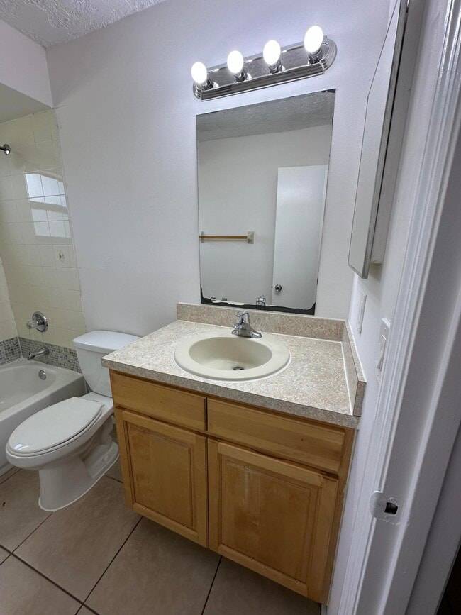 Building Photo - 1217 Schumann Dr