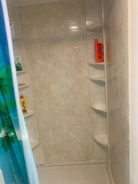 Building Photo - 360 Tuxedo Ave