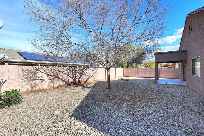 Building Photo - 10532 W Pomo St