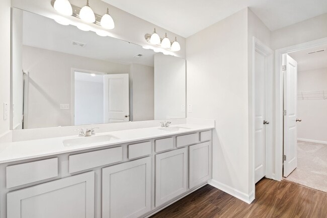 Building Photo - Luxurious 3-Bedroom Townhome Living in the...