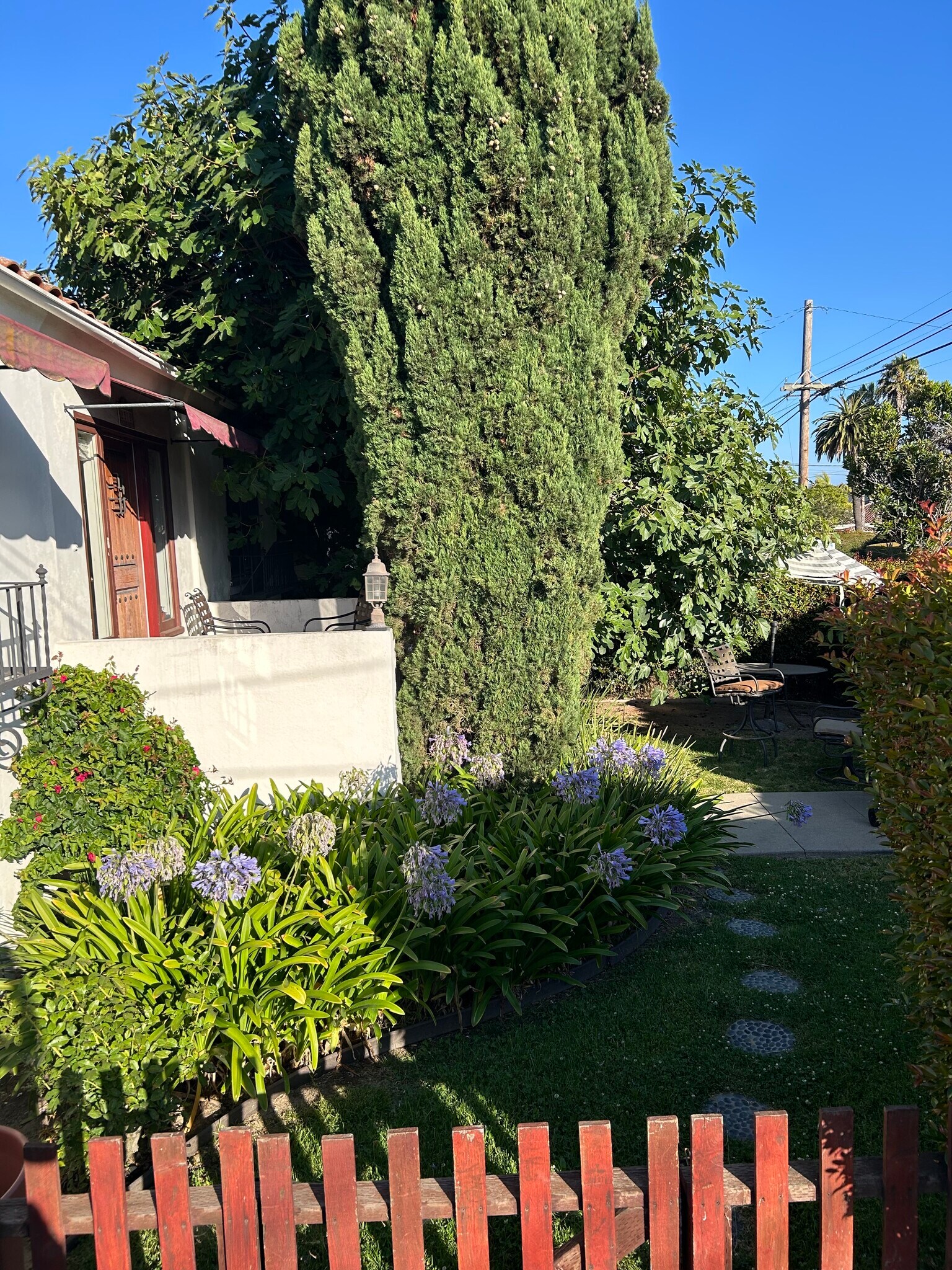 Building Photo - 2510 De la Vina St